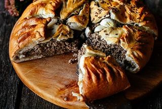 Пиріг з телятиною і перепелиними яйцями 125г