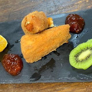 Ración Tapa De Queso Frito Brie