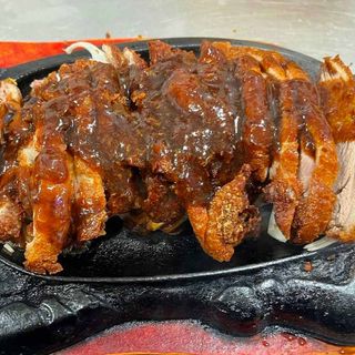 Pato Asado En Fuente Quemada