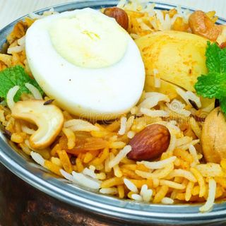 Egg Bombay Biryani - Medium Pack (650 ML) + 1 Drink