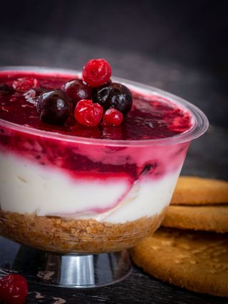 Cheesecake natural din fructe de padure