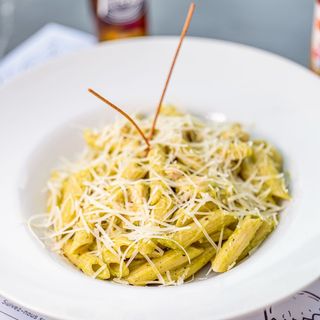 Pâtes Poule a la sauce Pesto