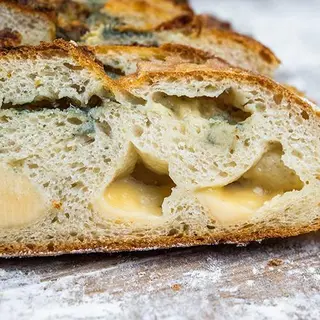 Hogaza Queso Azul Edam Semicurado (Aprox. 800 Gr.)