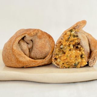 Empanada de Quinoa, Portobello e Queijo Vegano