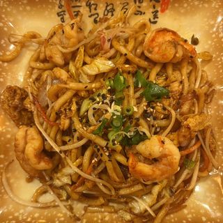 25B. Yaki Udon Con Marisco