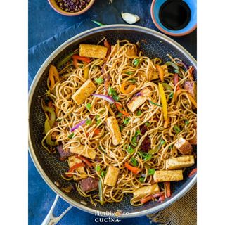 Paneer Chilli Sizzler With Noodles