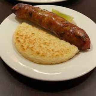 Fritanga Colombiana Chorizo Con Arepa