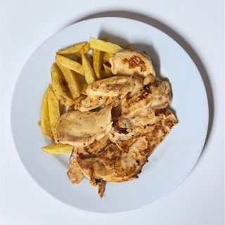 Pechuga de Pollo a la Plancha con Patatas fritas
