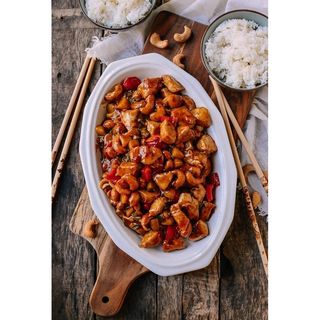 Dry chilly pork with cashew nuts