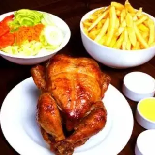 Combo 4  ,1  pollo ala brasa +  1 ración de anticuchos 
