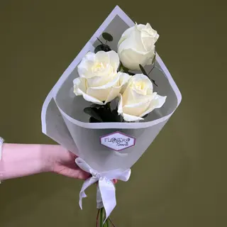 Buchet cu 3 trandafiri albi