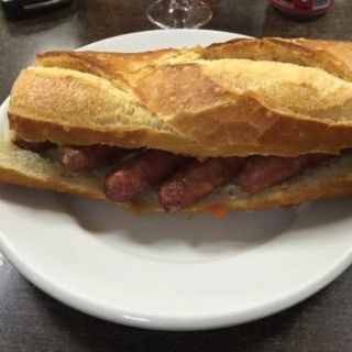 Bocata Salchicha Del País