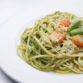 Spaguettis Con Salsa Pesto