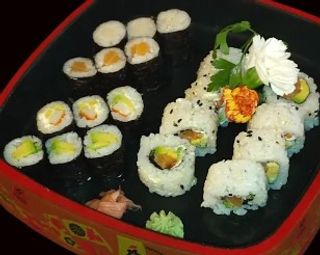 Maki (12 Pzs.) Y Uramaki Mix (8 Pzs.)
