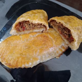 Empanadilla horneada de atún