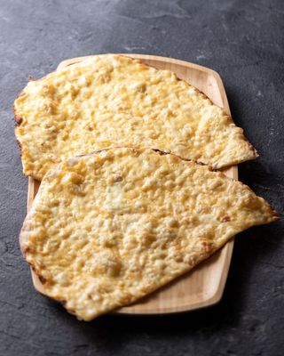 Лахмаджун с сыром