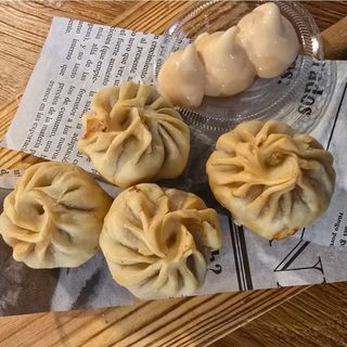 Buñuñitos rellenos de cerdo (Xialongbao tradicional)