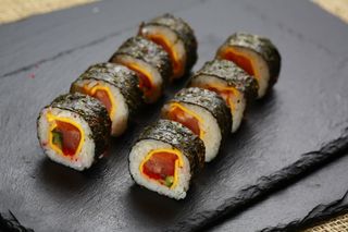 Футомакі лосось-тунець (240г)