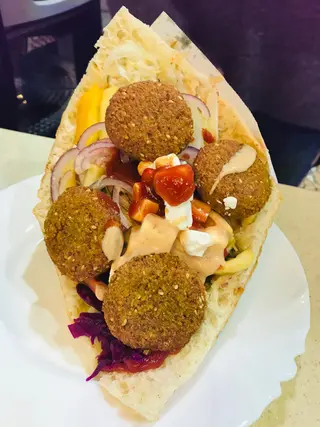 14. Kebab WEGE w bułce (Mega)