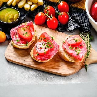 Bruschetta salame