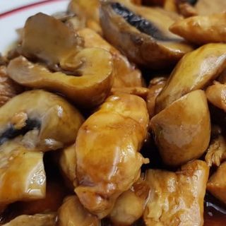 Pollo Con Champiñones
