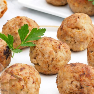 Albóndigas de Pollo con Patatas o Arroz