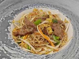 237 Spaghetti di riso con manzo