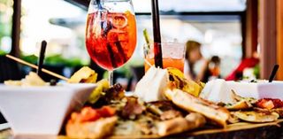 Aperitivo completo di stucchini 