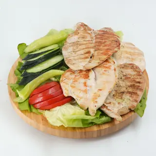 Pileće belo 1kg + Gratis salata