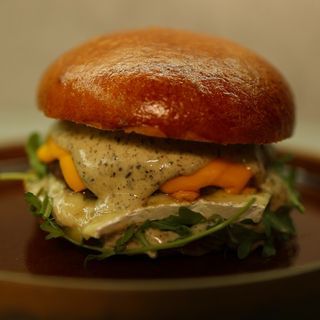 Бургер трюфельний з яловичою котлетою (320/80/40г)