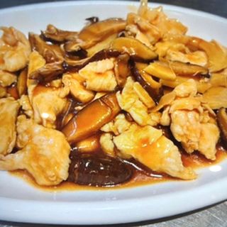 304. Pollo con funghi e bambu