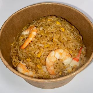 Riso saltato con gamberi e salsa di soia