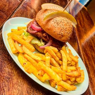Pulled Pork Burger with Fries