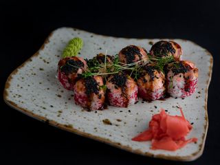 Запечений рол з копченим дорадо (290g)