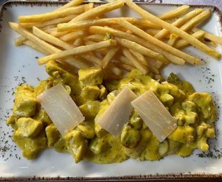 Piletina u kari sosu