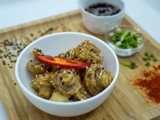 Печериці темпура в гостро-солодкому соусі (220g)