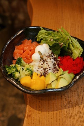 Боул з лососем