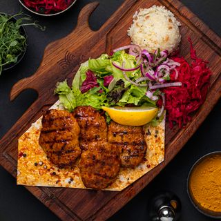 Тавук пилешки кюфтенца с гарнитура (350г)