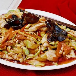 54. Пилешко с печурки и гъби муар (800г)