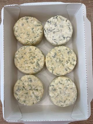 Papanași sărați cu verdeață