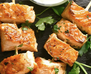 Brochetas De Salmón  (2 Uds.)