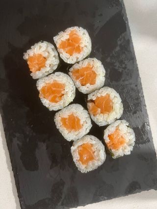 Maki De Salmón (8 Pzs.)