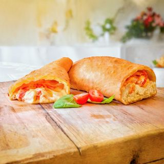 Panzerotto classico pomodoro e mozzarella