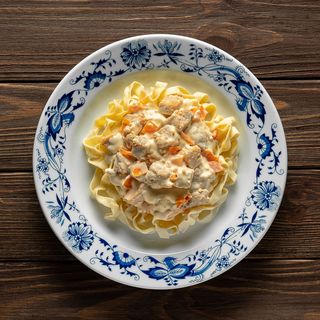 Паста із тушкованою свининою