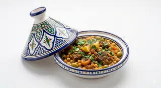 Tajín De Hragen Con Garbanzos