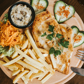 ქათმის სტეიკი სოკოს სოუსით