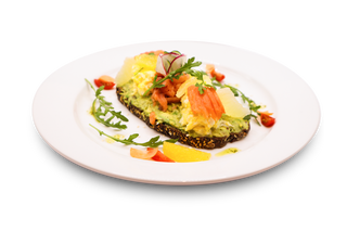 Tartine avocat, saumon et oeuf 