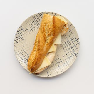 B. Pechuga de Pollo con Queso Semicurado