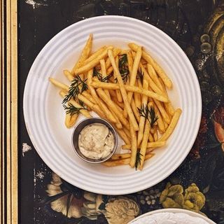 Картопля фрі з трюфельним соусом (110 гр)