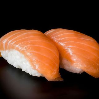 Nigiri de salmón (4 uds.)